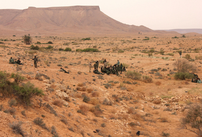 リビア反体制派、チュニジア国境の検問所を制圧 米軍は無人機投入へ