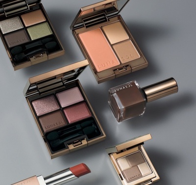 美しい石畳のある情景にインスパイア、「ルナソル」18年秋コレクション