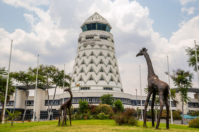 ジンバブエ主要国際空港、航空管制用レーダーなしで離着陸