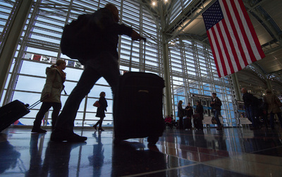 米空港、テロ関連人物を過去に雇用 事前特定できず