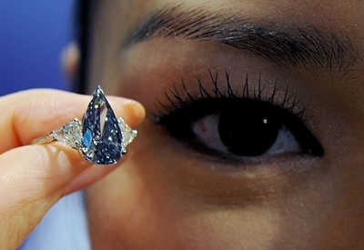 5.16カラットのブルーダイヤモンド、5億9500万円で落札