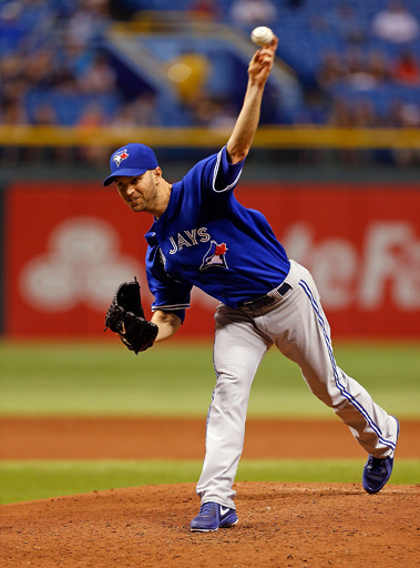 ブルージェイズ投手の頭部にライナーが直撃