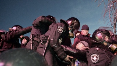 EUとの協定締結見送りに抗議する集会を強制排除、ウクライナ