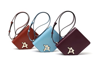 「アンテプリマ」レザーバッグ“アリセア”新色登場