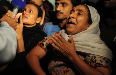 パキスタンの衣料品工場の火災、194人が死亡