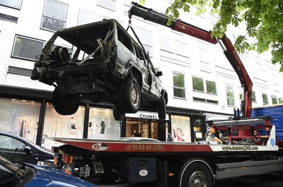 仏パリのシャネル店舗に強盗、車で突っ込みバッグ奪う