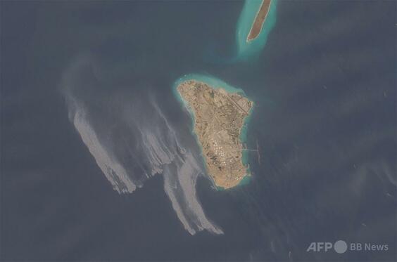 カーグ島沖で石油流出か 9日の衛星画像では範囲「縮小」 環境団体
