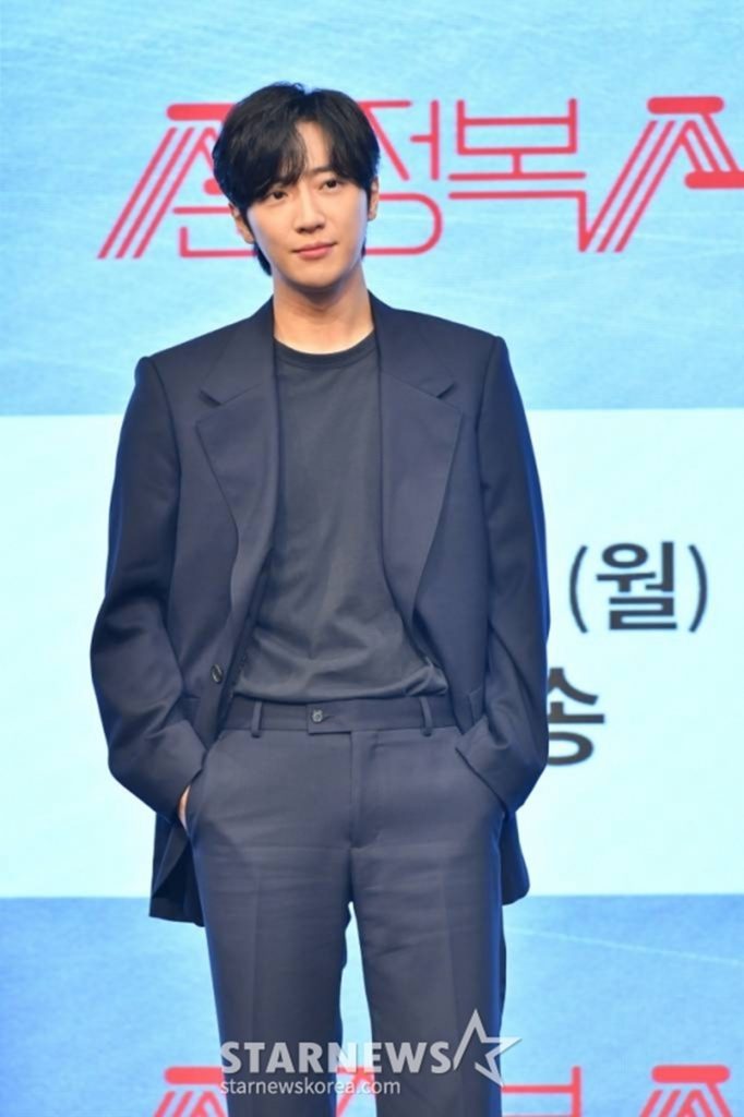 (c)STARNEWS