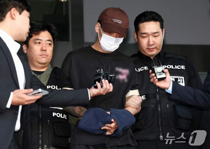 公訴庁へ送致されるキム・ソンウ容疑者(c)news1