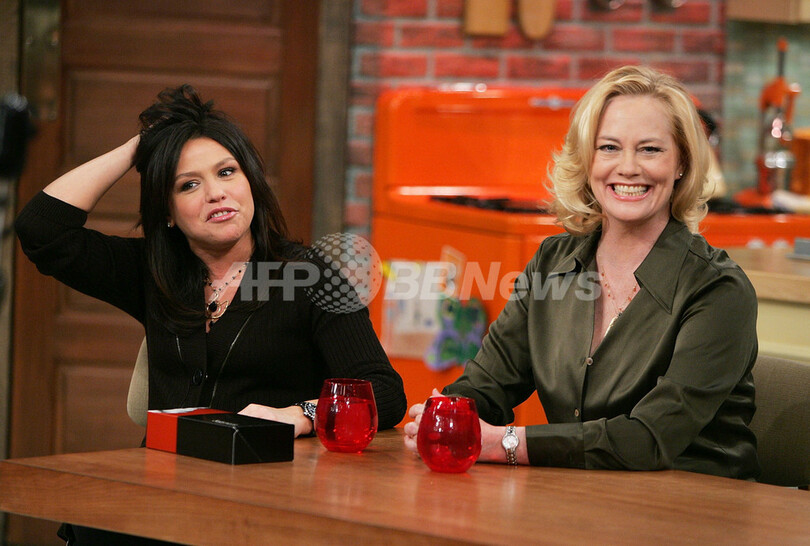 シビル・シェパードがトーク番組「The Rachael Ray Show」に出演 - 米国