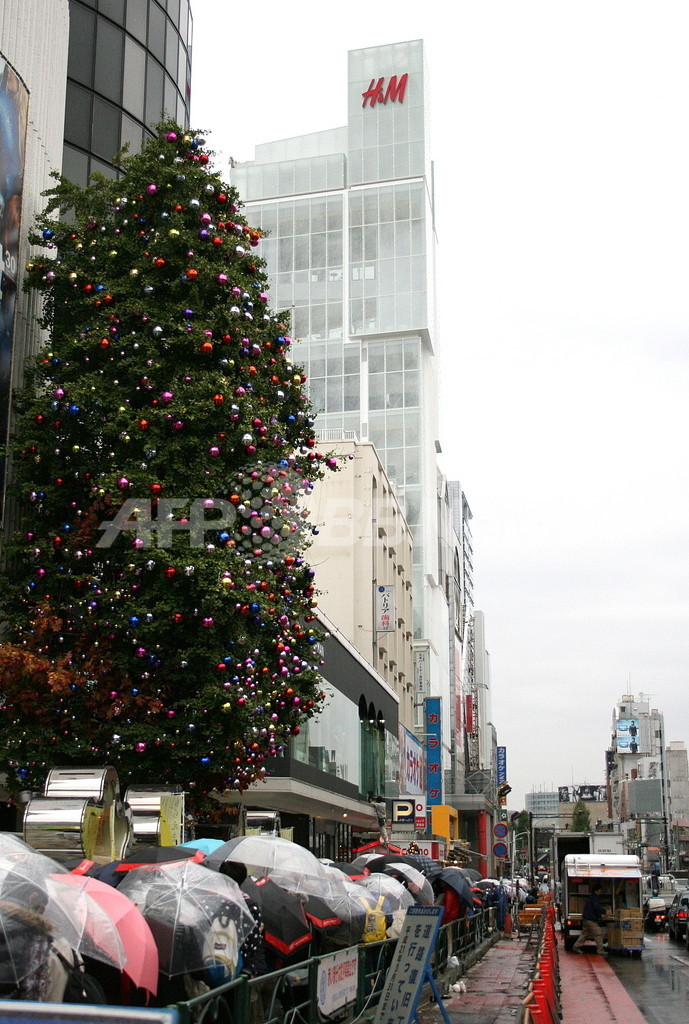 H＆Mが原宿に2号店、「コム デ ギャルソン」コラボ求め2000人行列
