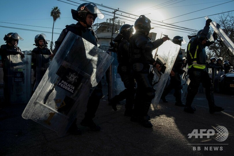 メキシコ、米国目指す移民多数を国外退去に 強行突破図り逮捕