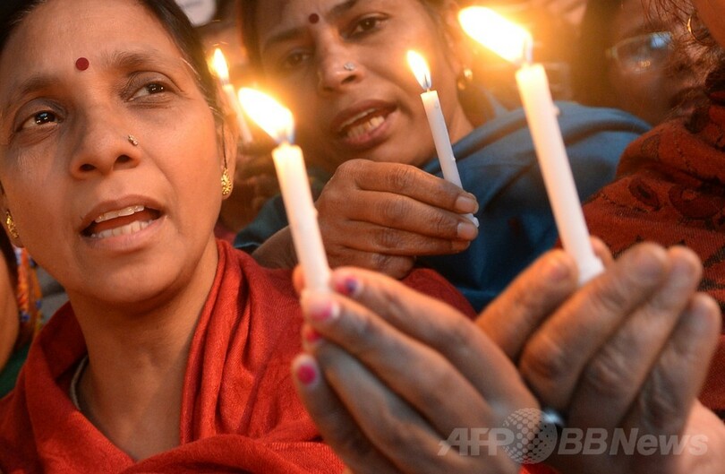 印女性集団暴行死事件から１年、各地で追悼