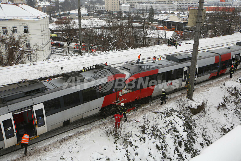 ウィーンで列車同士が正面衝突、数十人負傷