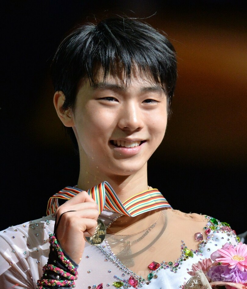 男子シングルを制した羽生結弦、世界フィギュア