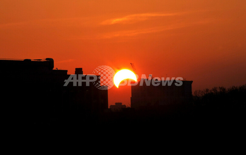 太陽の光がリング状に見える「金環日食」、アフリカやアジアで観測