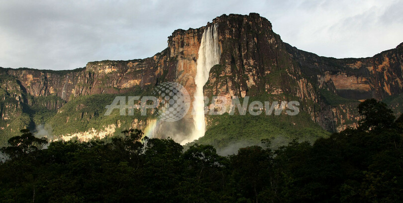 世界遺産の滝、「米国人発見者の名前は止めるべし」とチャベス大統領