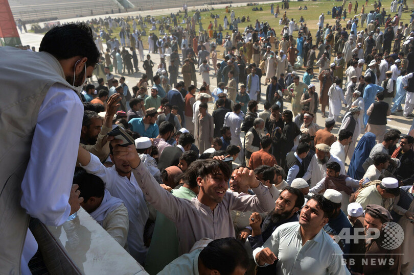 女性11人、ビザ申請待ち中に押しつぶされて死亡 アフガン東部