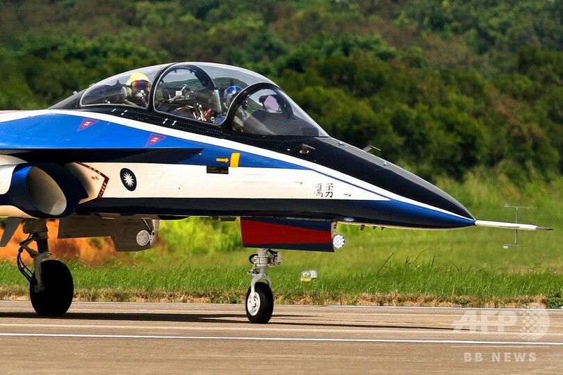 軍事面で「自立」余儀なくされる台湾、自主開発の練習機を初公開