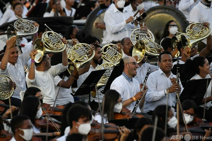 「世界最大のオーケストラ」 1万2000人がギネス挑戦 ベネズエラ