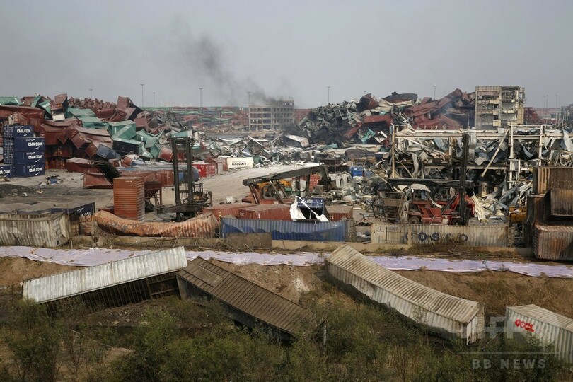 中国・天津爆発事故現場に雨、広がる汚染への不安
