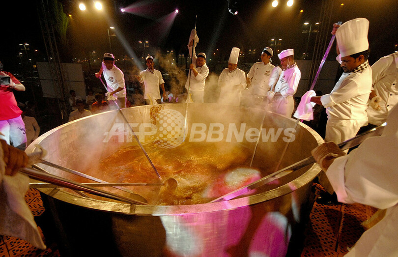 サウジアラビアでスープの世界記録7500リットル