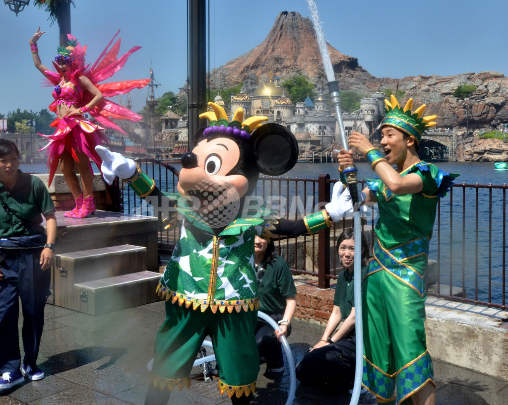 ディズニー サマーフェスティバル始まる 来園者に散水 写真8枚 国際ニュース Afpbb News