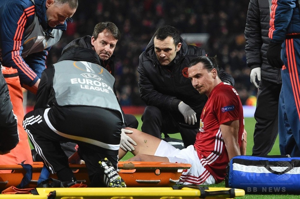 イブラヒモビッチとロホが膝の靱帯を損傷 今季絶望の可能性も 写真1枚 国際ニュース Afpbb News