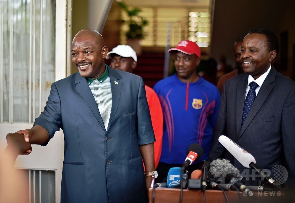 ブルンジ大統領、クーデター未遂後 初めて公の場に 写真2枚 国際ニュース：AFPBB News