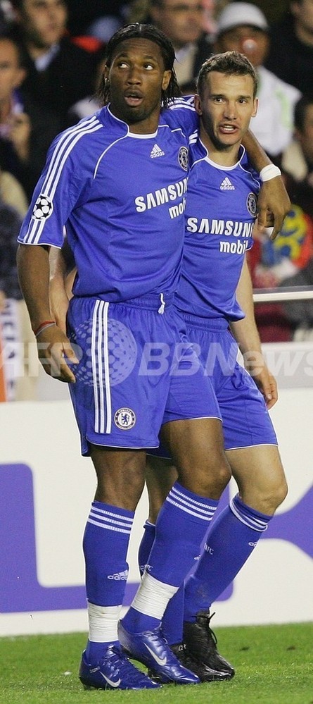 シェフチェンコ チェルシー ユニフォーム バルサ相手に大暴れ