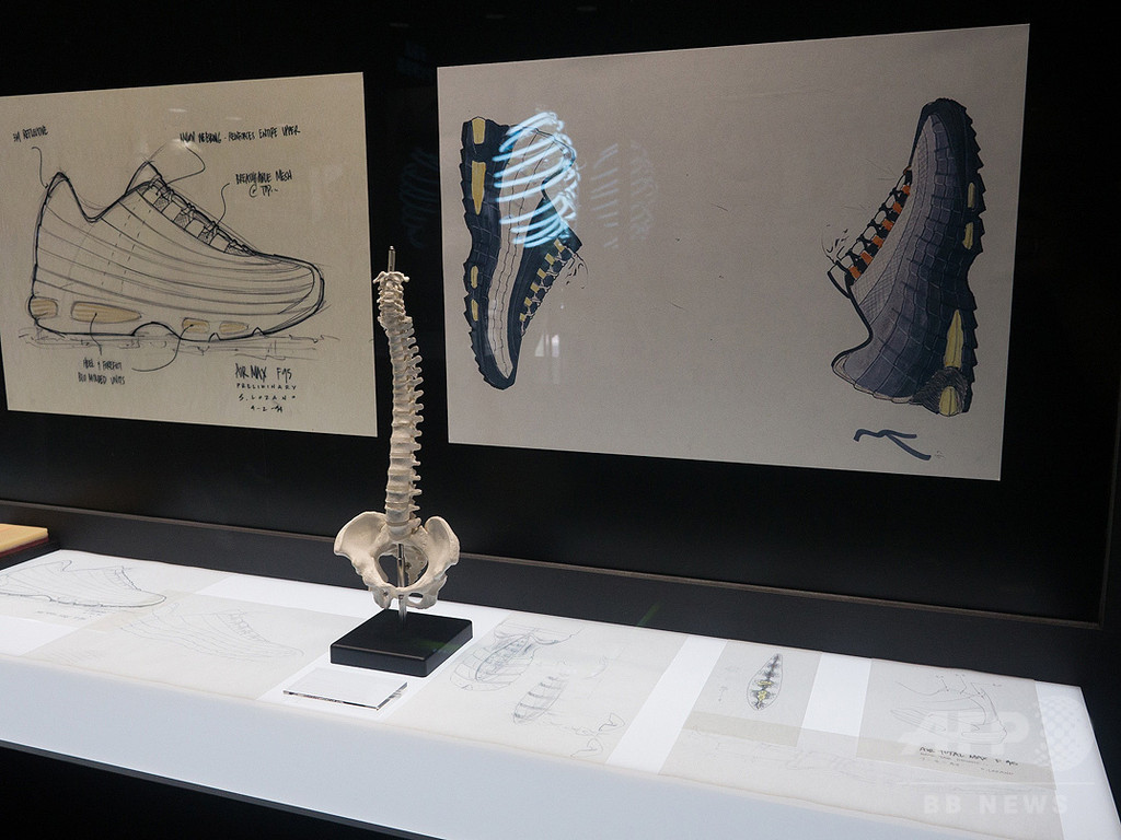 ナイキエアマックス発売20周年、貴重なデザイン画やアーカイブ展示16日まで