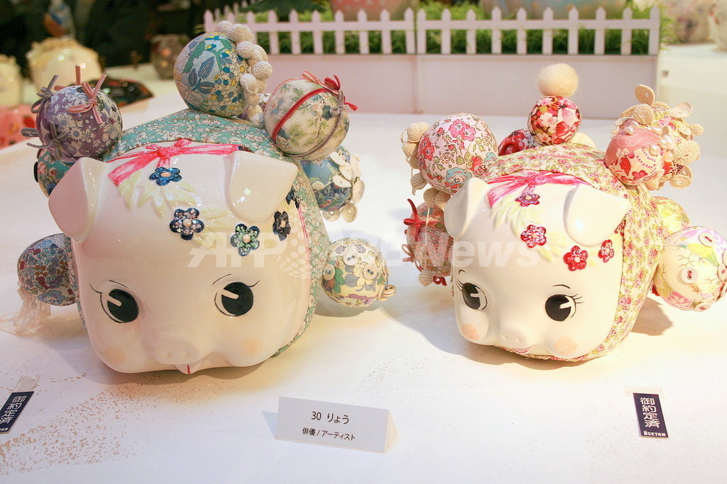 ぶたの貯金箱」テーマの「PIGGY BANK COLLECTION」伊勢丹で開催中 写真