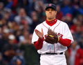 09MLB、ボストン・レッドソックス（%%Boston Red Sox%%）対タンパベイ・レイズ（%%Tampa Bay Rays%%）。試合はレッドソックスが5-3で勝利し、開幕戦を白星で飾った。写真はタンパベイ・レイズ戦に4番手で登板し、1回を無安打無失点に抑えたボストン・レッドソックスのジョナサン・パベルボン（%%Jonathan Papelbon%%）。（2009年4月7日撮影）(c)AFP/Getty Images/Jim Rogash