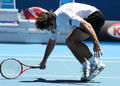 体勢を崩すファブリス・サントロ。(c)AFP/Torsten BLACKWOOD