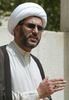 2008年4月7日、イラク・バクダッド（Baghdad）で、記者会見に応じるイスラム教シーア（Shiite）派の反米指導者、ムクタダ・サドル（Moqtada al-Sadr）師派の広報担当者Salah al-Obeidi師。(c)AFP/AHMAD AL RUBAYE