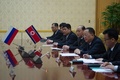 北朝鮮・平壌の万寿台議事堂で、ロシアのセルゲイ・ラブロフ外相と会談する北朝鮮の李容浩（リ・ヨンホ）外相（右から2番目、2018年5月31日撮影）。(c)AFP PHOTO / KIM Won-Jin
