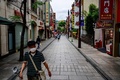 新型ウイルス流行の影響で人けの少ない横浜の中華街（2020年5月26日撮影）。(c)Philip FONG / AFP