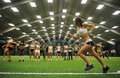 米国で、下着姿でアメリカンフットボールをする「ランジェリーフットボール（Lingerie Football）」の全米リーグが、今年9月に開幕する。「ランジェリーフットボールリーグ（Lingerie Football League、LFL）」は、全米10チームが20週のシーズンを戦う。14日、ニューヨーク（New York）市近郊のフリーポート（Freeport）で行われたニューヨーク・マジェスティ（New York Majesty）の入団テストには、24人の若い女性が参加し、露出度の高い運動着を着てフットボールの技能を競い合った。写真は、入団テストに参加する入団志望者ら（2009年5月14日撮影）。(c)AFP/Emmanuel Dunand