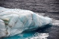 北極海のフランツヨシフ諸島沖の氷山（2021年8月16日撮影）。(c)Ekaterina ANISIMOVA / AFP