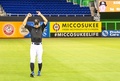 17MLB、ピッツバーグ・パイレーツ対マイアミ・マーリンズ。ウオーミングアップを行うマイアミ・マーリンズのイチロー（2017年4月30日撮影）。(c)AFP/Getty Images/Mark Brown
