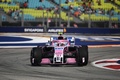18F1第15戦シンガポールGPの練習走行に臨むフォースインディアのエステバン・オコン（2018年9月14日撮影）。(c)Jewel SAMAD / AFP