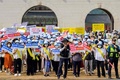 韓国・ソウルで抗議活動を行う世界平和統一家庭連合（旧統一教会）の信者ら（2022年8月18日撮影）。(c)Anthony WALLACE / AFP
