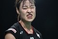バドミントン、アジア団体選手権、女子準々決勝、日本対中国。試合に臨む奥原希望（2024年2月16日撮影）。(c)Mohd RASFAN / AFP