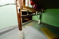 米ニューヨーク州ダニモーラの刑務所で、2人の受刑者が脱走するために切り開いた房室の穴。同州知事室公開（2015年6月6日公開）。(c)AFP/HANDOUT/Office of New York Governor Andrew Cuomo