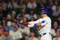 24MLB、シカゴ・カブス対フィラデルフィア・フィリーズ。9回に3点本塁打を放ったシカゴ・カブスの鈴木誠也（2024年7月2日撮影）。(c)Michael Reaves/Getty Images/AFP