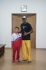 北朝鮮の平壌で、リオデジャネイロ五輪の金メダリストであるリ・セグァン選手（左）と写真撮影に臨む元NBA選手のデニス・ロッドマン氏（右、2017年6月15日撮影）。(c)AFP/KIM Won-Jin