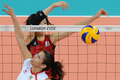 ロンドン五輪は28日、アールズコートEarls Court）でバレーボール女子予選グループAの試合が行われ、日本は3-0（25-15、25-14、25-7）でアルジェリアに勝利した。

ブロックに跳ぶ江畑幸子（Yukiko Ebata、2012年7月28日撮影）。(c)AFP/KIRILL KUDRYAVTSEV