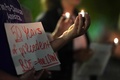 米首都ワシントンの最高裁前で、抗議活動をする人々（2022年5月2日撮影）。(c)Stefani Reynolds / AFP