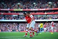 14-15イングランド・プレミアリーグ第1節、アーセナル（Arsenal）対クリスタルパレス（Crystal Palace）。同点ゴールを決めてチームメートのサンティ・カソルラ（Santi Cazorla）と喜びを分かち合うアーセナルのローラン・コシールニー（Laurent Koscielny、2014年8月16日撮影）。(c)AFP/CARL COURT