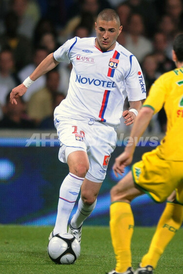 レアル・マドリードがオリンピック・リヨンのベンゼマを獲得 写真3枚